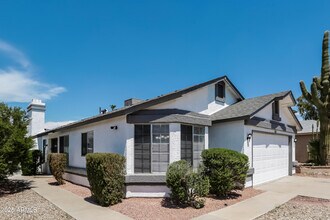 8876 W Michelle Dr in Peoria, AZ - Building Photo - Building Photo