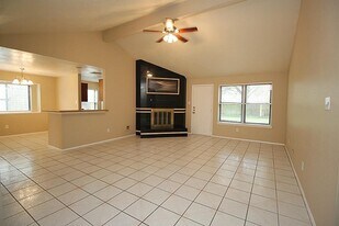 3873 Pecan Cir in La Porte, TX - Building Photo
