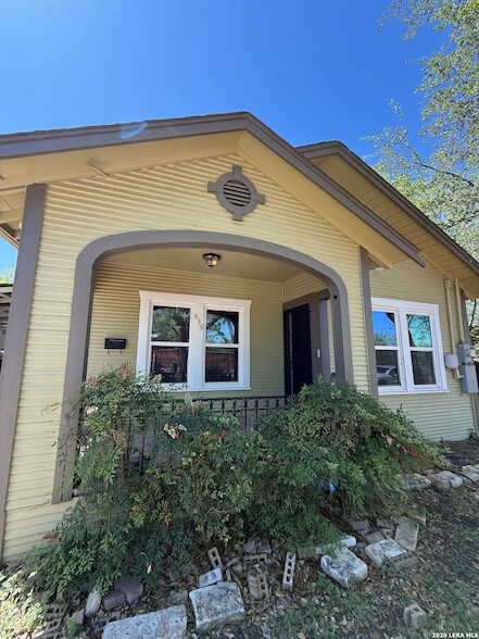 630 W Gramercy Pl in San Antonio, TX - Building Photo - Building Photo