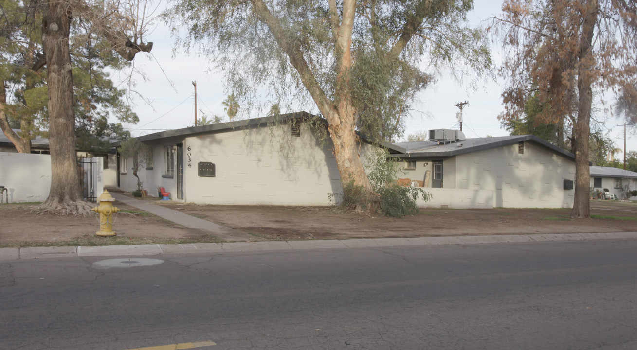 Christown Garden in Phoenix, AZ - Building Photo