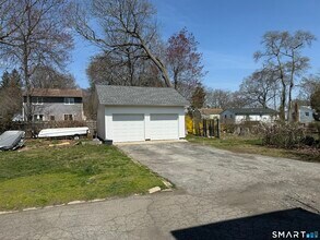 140 Hynes Ave in Groton, CT - Building Photo - Building Photo