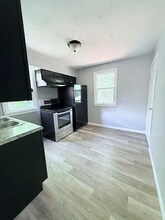 7131 Garesche Ave in Jennings, MO - Foto de edificio - Building Photo