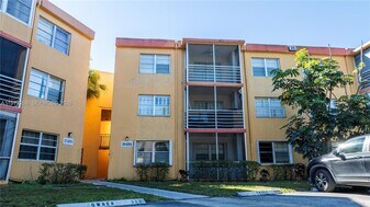 4394 NW 9th Ave in Pompano Beach, FL - Building Photo