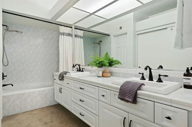 24015 Arroyo Park Dr in Santa Clarita, CA - Building Photo - Building Photo