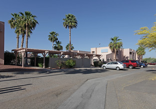 Flamingo Suites in Tucson, AZ - Foto de edificio - Building Photo