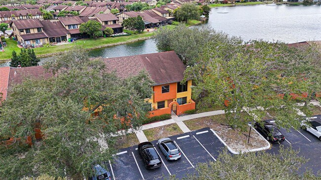 9060 NW 45th Ct in Sunrise, FL - Building Photo - Building Photo