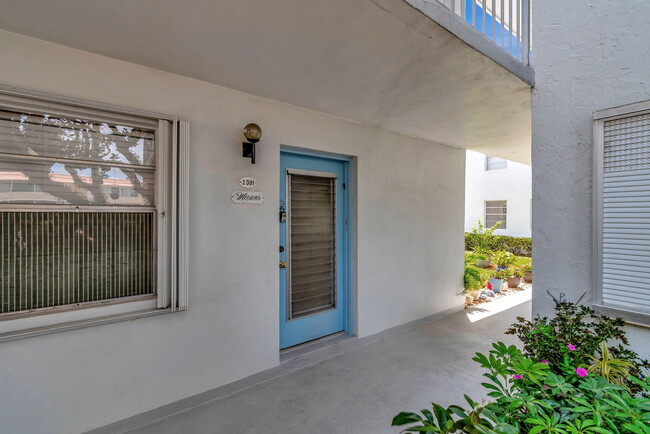 391 Saxony Way in Delray Beach, FL - Foto de edificio - Building Photo