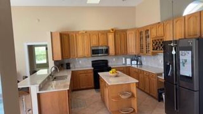 711 Foresteria Ave in Wellington, FL - Building Photo - Building Photo