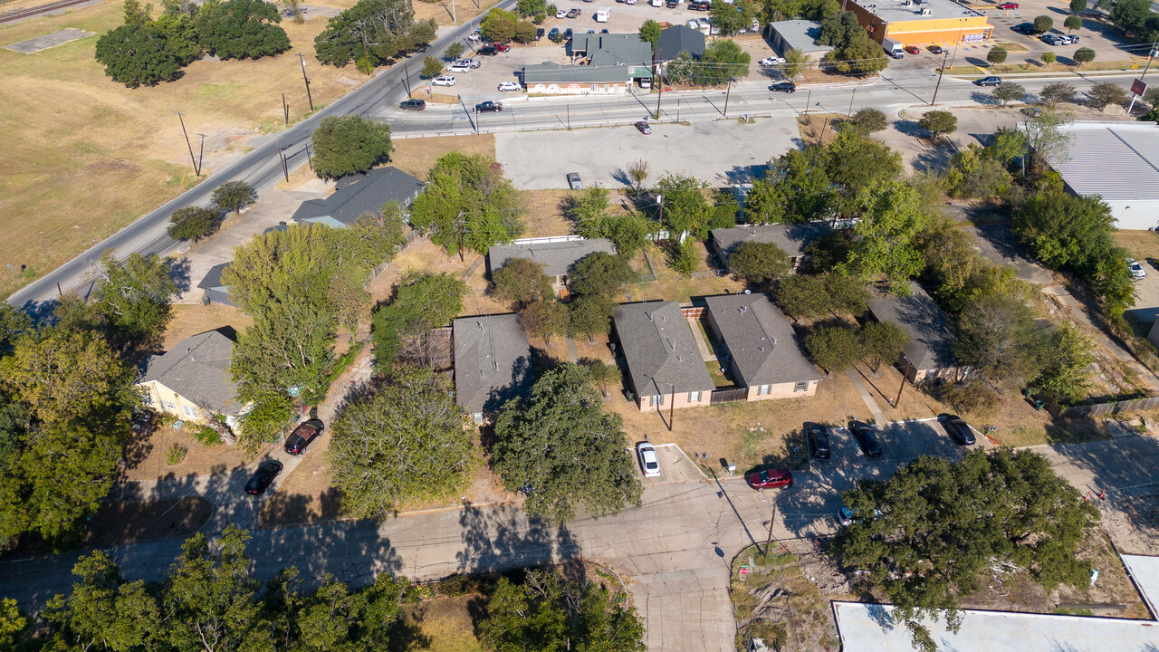 1409 S. College ave in Bryan, TX - Building Photo