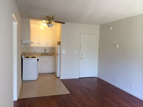 530 Veteran Ave in Los Angeles, CA - Building Photo - Building Photo