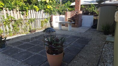 49 NE 44th St in Miami, FL - Building Photo - Building Photo