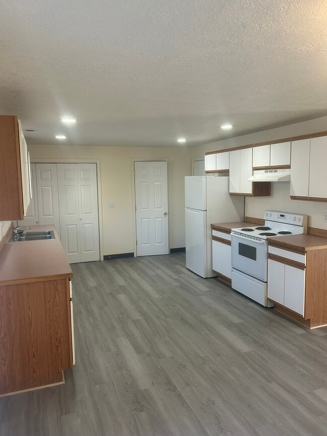 935 NW Cains Rd in Prineville, OR - Building Photo - Building Photo