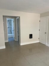 1281 NW 60th St in Miami, FL - Building Photo - Building Photo