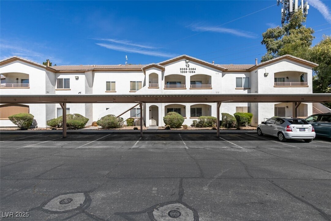 5655 E Sahara Ave in Las Vegas, NV - Building Photo