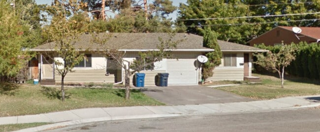property at 150-150 SW Higgins Ave
