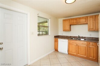159 5th St S in Naples, FL - Building Photo - Building Photo