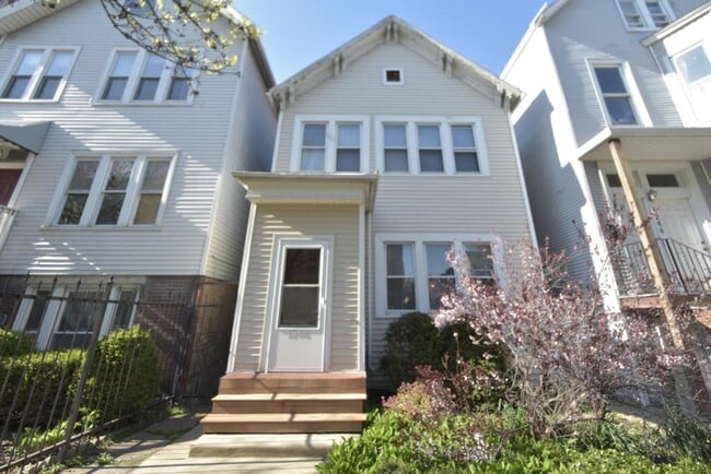 1246 W Diversey Pky, Unit J08P