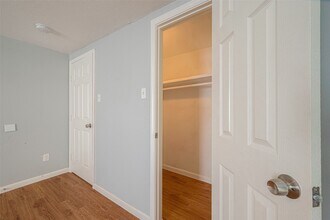 5619 Willow Glen Dr in Houston, TX - Building Photo - Building Photo