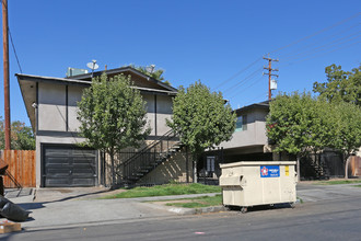 Twin Palms Apartments in Fresno, CA - Foto de edificio - Building Photo