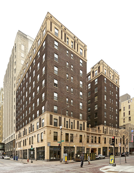 Lowry Apartments in St. Paul, MN - Foto de edificio