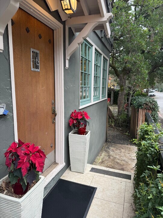 196 Tunstead Ave in San Anselmo, CA - Building Photo