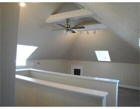 107 Pond St-Unit -2 in Waltham, MA - Building Photo - Building Photo