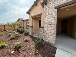 6308 Sun Hvn St in Hughson, CA - Building Photo - Building Photo