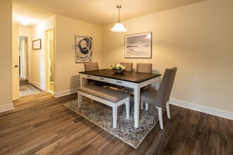 Woodridge Apartments in Randallstown, MD - Foto de edificio - Building Photo