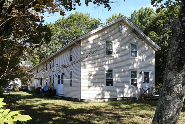 139 Lebanon Ave in Colchester, CT - Building Photo - Building Photo