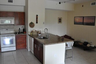 7330 NW 114th Ave, Unit 201-5 in Doral, FL - Foto de edificio - Building Photo
