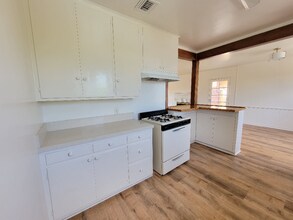 7258 Allott Ave, Unit 7258A in Los Angeles, CA - Building Photo - Building Photo