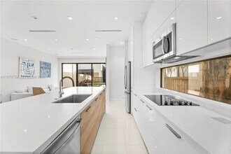 3276 Day Ave in Miami, FL - Building Photo - Building Photo