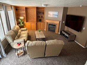 5572 S 4075 W in Roy, UT - Foto de edificio - Building Photo