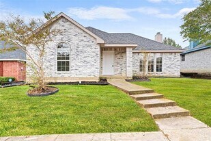 1042 Kim Ln in Mesquite, TX - Building Photo