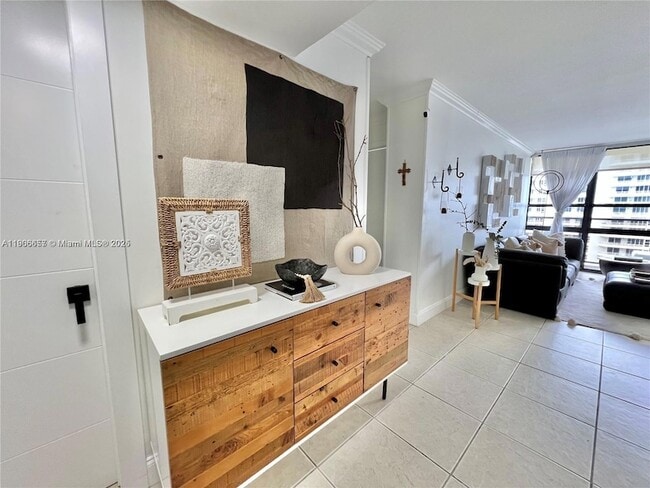 600 NE 36th St in Miami, FL - Foto de edificio - Building Photo