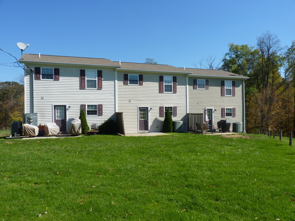 242 Fairground Rd in Ford City, PA - Building Photo