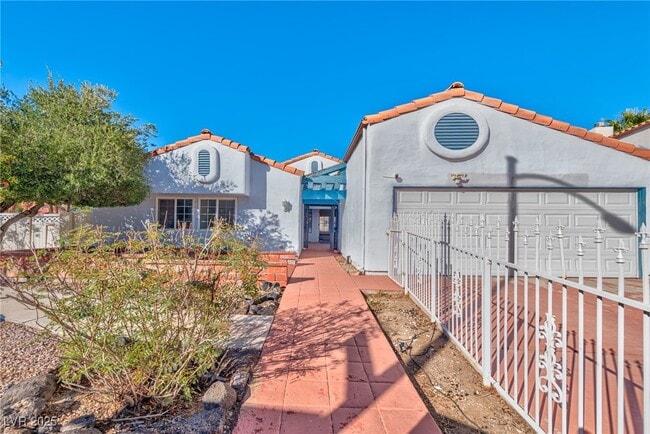 2728 Miraflores Ave in Las Vegas, NV - Building Photo - Building Photo