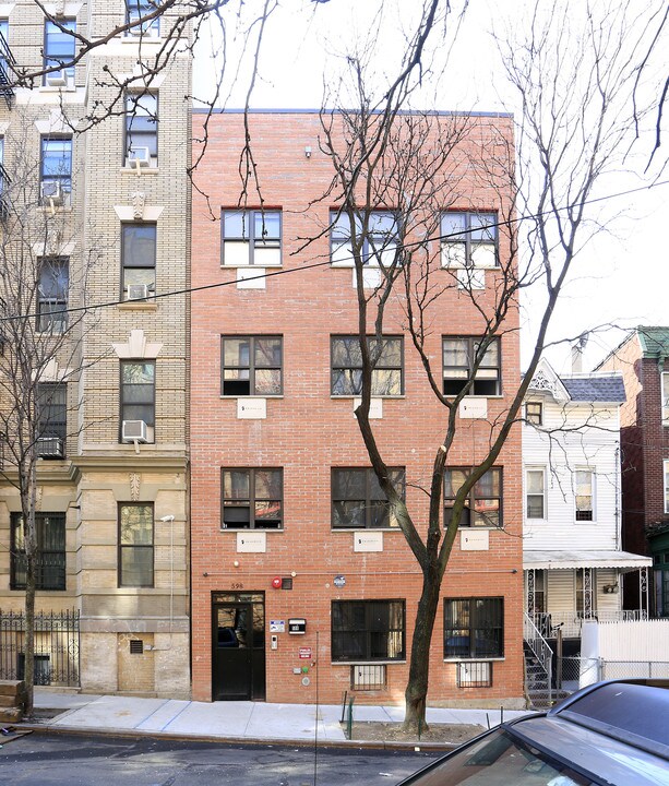 598 E 167th St in Bronx, NY - Building Photo