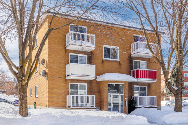 580 Lartigue Rue in Laval, QC - Building Photo - Primary Photo