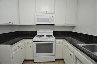 12249 Oxnard St in Los Angeles, CA - Building Photo - Building Photo