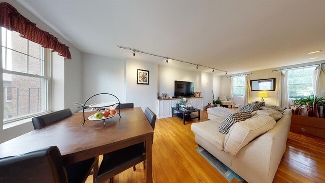 408 Sumner St, Unit #2 in Boston, MA - Building Photo - Building Photo
