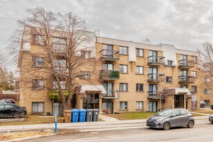 483 Ampère Av in Laval, QC - Building Photo