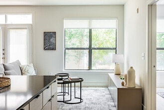 2137 Pelham Dr in Houston, TX - Building Photo - Building Photo