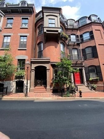 property at 4 Walnut St