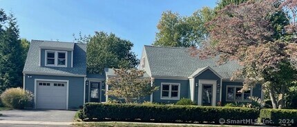 402 Riverside Dr in Fairfield, CT - Building Photo - Building Photo