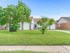 13515 Wimbledon Oaks Dr in Houston, TX - Building Photo - Building Photo