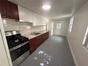 566 NW 1st St in Miami, FL - Building Photo - Building Photo