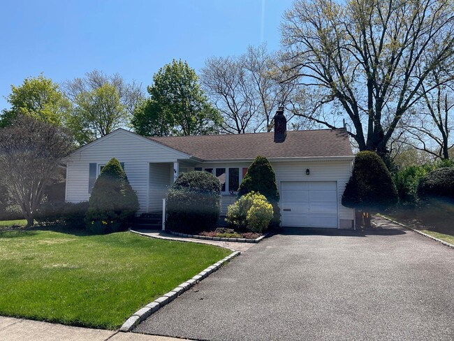 property at 20 Gainsboro Ln