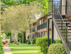 Chateau Royale  Apartments in Alexandria, LA - Foto de edificio - Building Photo