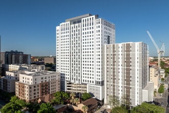 Rise at West Campus in Austin, TX - Foto de edificio - Building Photo